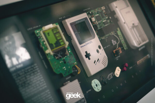 GEEK ART - GAME BOY EXPOSED.